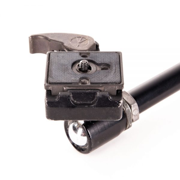 Manfrotto 244RC Magic Arm mit 200PL-Schnellwechselplatte und federgelagertem Sicherungshebel.
