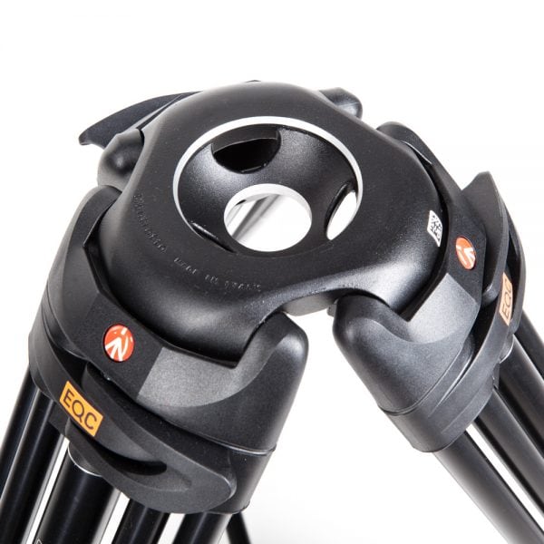 Manfrotto 546B Pro-Video-Stativ aus Aluminium mit 75-mm-Halbschale und stabiler Mittelspinne.