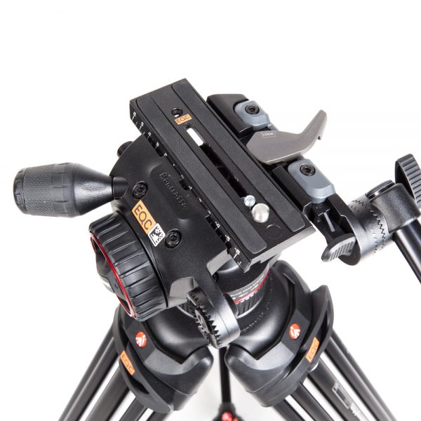 Manfrotto N8 Nitrotech Fluidkopf auf 546B-Stativ mit stufenlosem Gewichtsausgleich bis 8 kg.