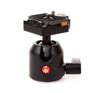 Manfrotto 486RC2 Kugelkopf mit RC2-Schnellwechselplatte und 3/8-Zoll-Gewinde für kompakte Kamerasysteme.