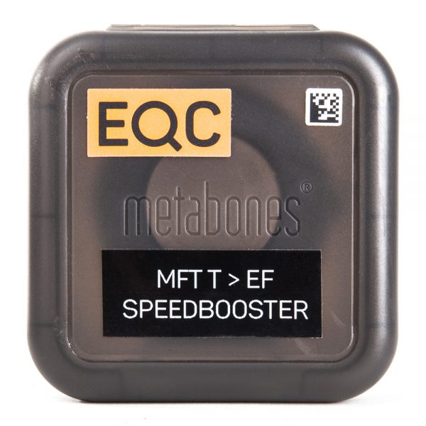 Metabones MFT-T-EF-Speedbooster XL 0.64x MkII wird in grauer Box mit Modellbezeichnung geliefert.