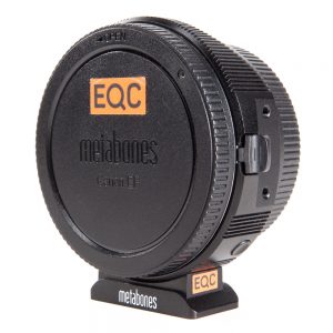 Metabones Sony-E-EF-Speedbooster ULTRA mit Canon-EF-Bajonettdeckel und abnehmbarem Standfuß.