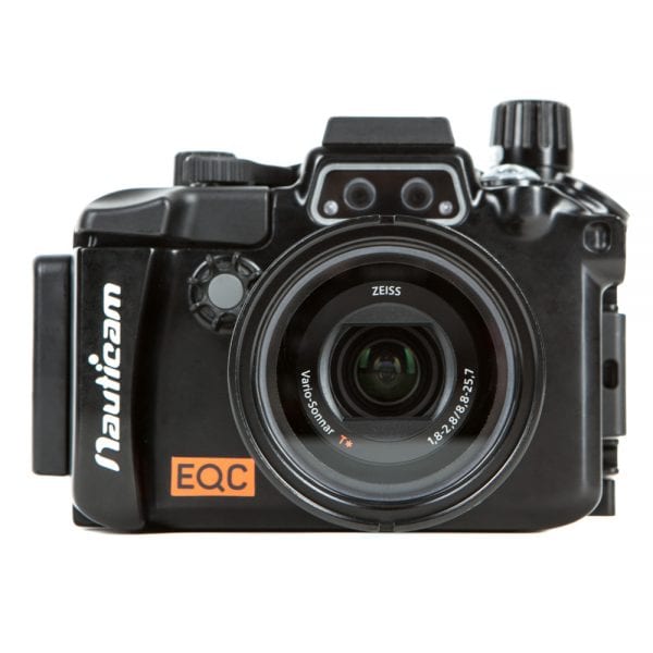 Nauticam NA-RX100IV Unterwassergehäuse mit klarem Objektivport für die eingesetzte Sony RX100 Mark IV.