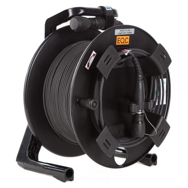 Neutrik opticalCON Kabeltrommel mit verriegelbarem Stecker für die verlustarme Signalübertragung.