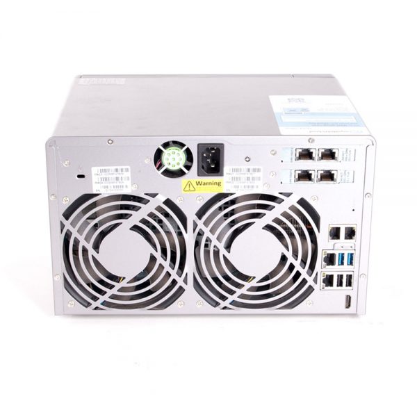 QNAP TVS-871 ist ein 8-Bay-NAS mit 36 TB im RAID 6 und 10GbE-Base-T-Netzwerkanbindung für die Postproduktion.