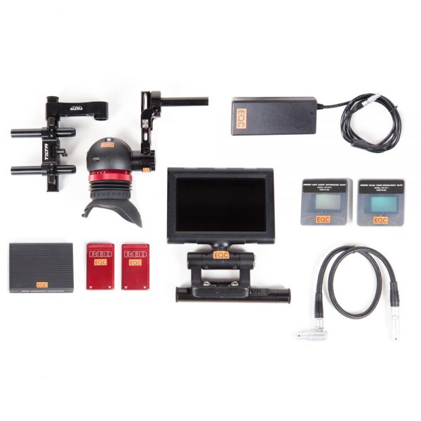 RED Epic-W Helium 8K Ultimate Studio Set mit Monitor, Akkus, Ladegeräten und Kabeln im Überblick.