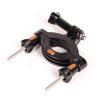 Der Adapterarm passt direkt in gängige GoPro-Halterungen für Action-Kameras. Roll Bar Mount, GoPro-Adapterarm ragt seitlich aus der geschlossenen Rohrklemme heraus.