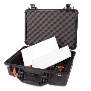 Rosco LitePad HO+ System im gepolsterten Koffer, mehrere Flachpanele übereinandergelegt.