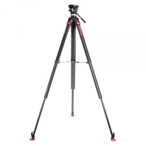 Das Sachtler Ace XL mit Flowtech 75mm Stativsystem wiegt nur etwa 4,8 Kilogramm bei schnellem Aufbau.