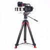 Fluidkopf-Stativsystem für Kameras bis 8 kg, mit Kohlefaser-Beinen für schnellen Auf- und Abbau und stabilen Stand. Das Sachtler Ace XL mit Flowtech 75mm Stativsystem trägt Kameras bis 8 Kilogramm für Aufnahmen im Broadcast-Stil.