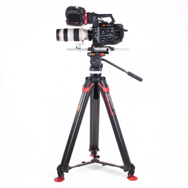 Das Sachtler Ace XL mit Flowtech 75mm Stativsystem trägt Kameras bis 8 Kilogramm für Aufnahmen im Broadcast-Stil.