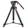 Cine-Stativsystem mit 100-mm-Fluidkopf für Kamerarigs bis 22 kg, mit SpeedLevel-Klemme und Tragegriff. Das Sachtler Cine 7+7 HD 100mm Schale mit Flowtech 100 Stativsystem trägt Kameras bis 22 Kilogramm.