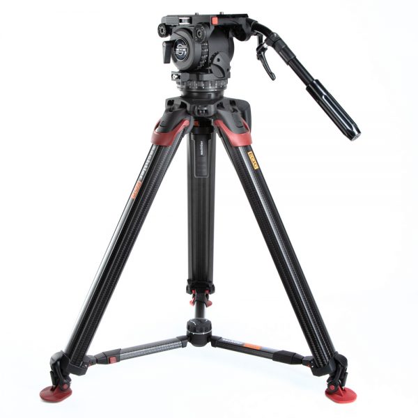 Das Sachtler Cine 7+7 HD 100mm Schale mit Flowtech 100 Stativsystem trägt Kameras bis 22 Kilogramm.