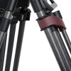 Speed-Lock-Klemmen an den Karbonbeinen ermöglichen ein schnelles Auf- und Abbauen. Sachtler Speed Lock CF HD Stativ mit Schnellverschluss-Klemme an den Karbonbeinen.