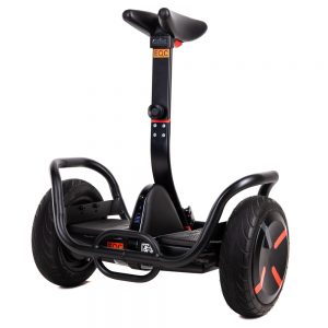 Segway Ninebot MiniPRO, ein freihändig steuerbarer Elektroroller mit bis zu 25 km Reichweite.