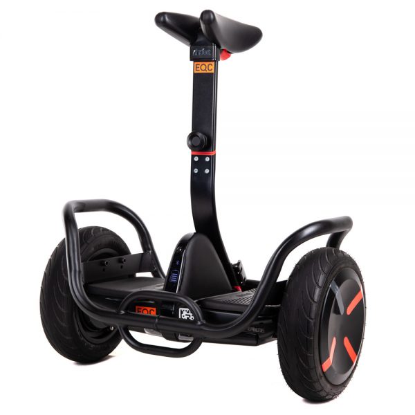 Segway Ninebot MiniPRO, ein freihändig steuerbarer Elektroroller mit bis zu 25 km Reichweite.