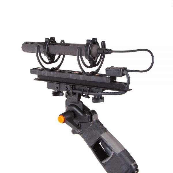 Sennheiser MKH 8060 im Rycote Windkorb, kurzes Richtrohrmikrofon mit Superniere-bis-Keule-Charakteristik.