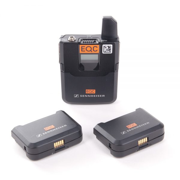 Sennheiser SK AVX digitaler Taschensender mit BA-30-Lithium-Ionen-Akkus für lange Akkulaufzeit.