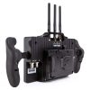Kabelloser 7-Zoll-Regiemonitor mit integriertem Teradek-Bolt-Empfänger für latenzarmen Funkempfang am Set. SmallHD 703 Bolt Kabelloser Regiemonitor 7 Zoll mit V-Mount-Akkuplatte auf der Geräterückseite.