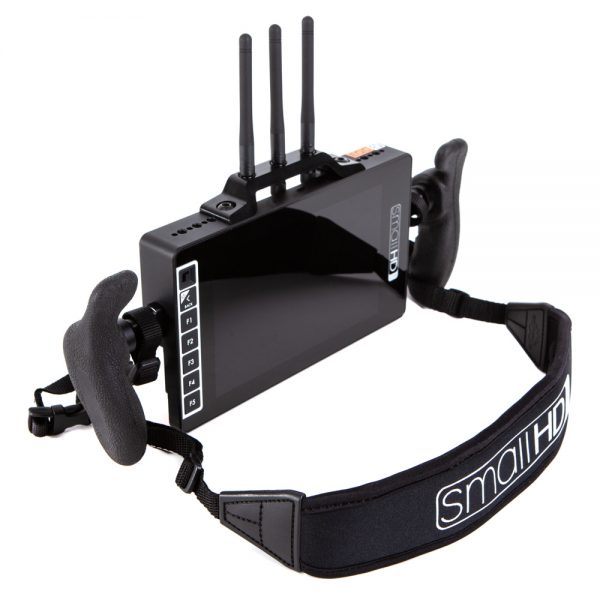 SmallHD 703 Bolt Kabelloser Regiemonitor 7 Zoll mit SmallHD-Tragegurt für den mobilen Einsatz.