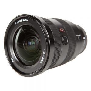 Sony FE 16-35mm f/2.8 GM Weitwinkelzoom mit 11-Lamellen-Blende und 82-mm-Filtergewinde.