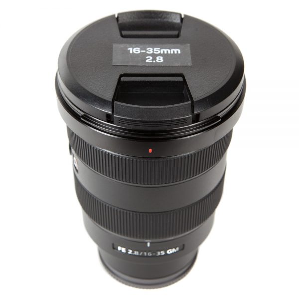 Sony FE 16-35mm f/2.8 GM Weitwinkelzoom mit 11-Lamellen-Blende und 82-mm-Filtergewinde.