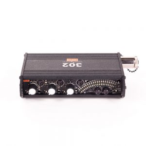 Sound Devices 302 tragbarer Tonmischer mit 40-Segment-Dreifarben-LED-Aussteuerungsanzeige, Draufsicht.