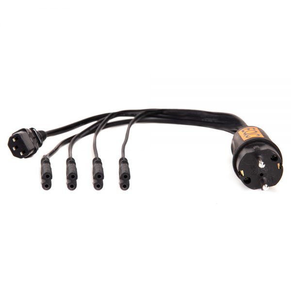 EQC Squid-Kabel verteilt einen Schuko-Stecker auf einen C13- und vier C7-Ausgänge.