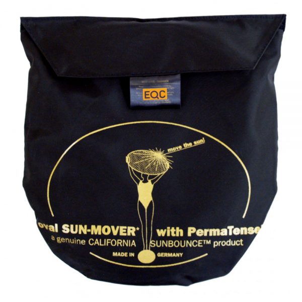 Sunbounce Sun-Mover Oval Reflektor-Set verstaut in der schwarzen Original-Tragetasche.