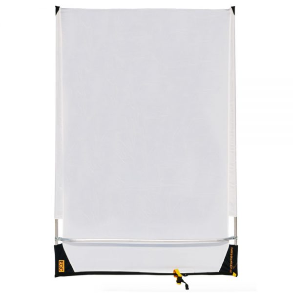 Sunbounce Sun-Swatter Pro, weißes Diffusionspanel im Rahmen, freigestellt fotografiert.