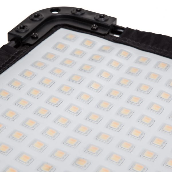 Tecpro Liteflex Bicolor, ein flexibles 1x1-LED-Panel mit 48 W Leistung aus einem BP-U-Akku und IP67 auf der LED-Seite.