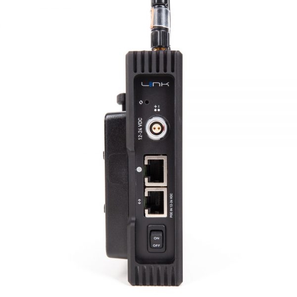 Teradek Link von der Seite mit DC-Stromanschluss, zwei Ethernet-Buchsen und Ein-/Ausschalter.