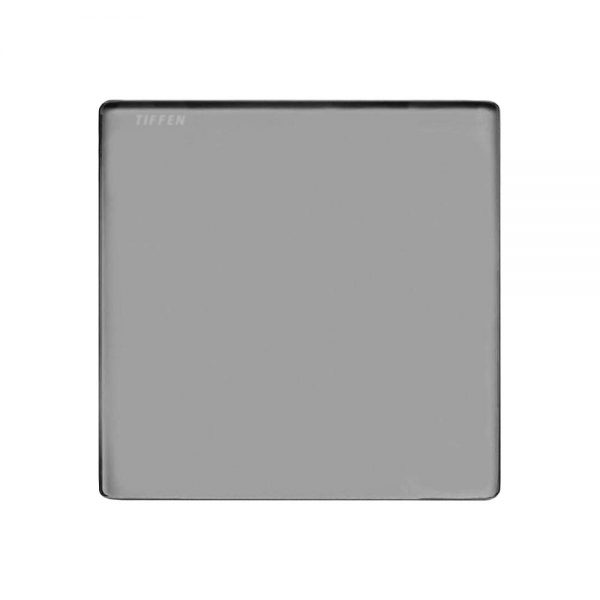 Tiffen 4x4 IR ND 0.6 Filter reduziert die Belichtung um zwei Blendenstufen und dämpft Infrarot oberhalb 700 nm.
