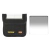 Grauverlaufsfilter mit weicher Kante, im Set enthalten ist eine Tasche. Tiffen 5.65x5.65 ND 0.6 Weichkanten-Filter, verpackt mit schwarzer ColorCore-Schutztasche.
