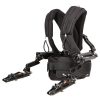 Die Doppelfederarme im Steadicam-Stil übertragen das gesamte Gewicht des Gimbals. Tiltamax Armor Man 2.0 Exoskelett mit gepolstertem Schultergurt-System und Doppelfederarmen.
