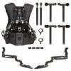Die universellen Gimbal-Ringadapter machen die Weste mit allen tragbaren Gimbal-Systemen kompatibel. Tiltamax Armor Man 2.0 Exoskelett zerlegt in Weste, Tragarme und Gimbal-Adapter.