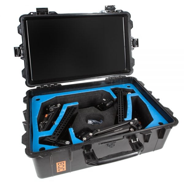 Tiltamax Armor Man 2.0 Exoskelett verstaut im Transportkoffer mit blauem Schaumstoffeinsatz.