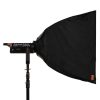 Rechteckige Softbox mit Easy-Aufbau für weiches, gerichtetes Licht mit sauberem Reflex – vielseitig für Porträt und Produktfotografie. Walimex pro Softbox Easy 90 x 60cm montiert auf einem LED-Leuchtenkopf mit Speedring.