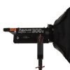Rechteckige Softbox mit Easy-Aufbau für weiches, gerichtetes Licht mit sauberem Reflex – vielseitig für Porträt und Produktfotografie. Walimex pro Softbox Easy 90 x 60cm, Nahaufnahme des Speedring-Adapters am LED-Kopf.