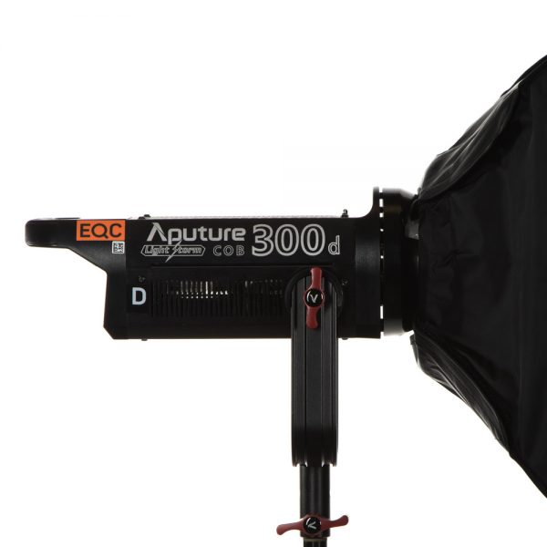 Walimex pro Softbox Easy 90 x 60cm, Nahaufnahme des Speedring-Adapters am LED-Kopf.