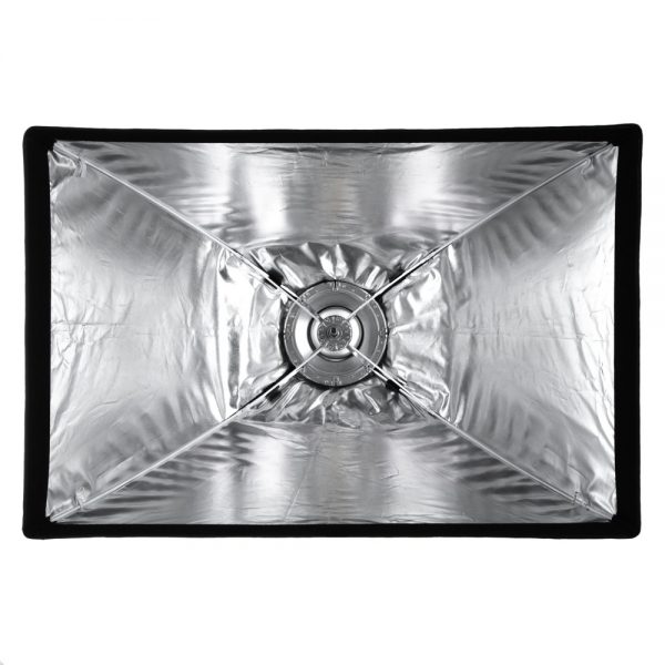 Walimex pro Softbox Easy 90 x 60cm, Innenansicht mit silberner Reflexfläche und Speedring-Adapter.
