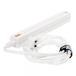 Well Shin Steckdosenleiste mit US-Stecker-Eingang und acht US-Ausgängen für Geräte mit US-Stecker.