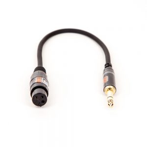 Kurzes Adapterkabel mit XLR-Buchse auf einen 6,3-mm-Stereo-Klinkenstecker für Audioverbindungen.
