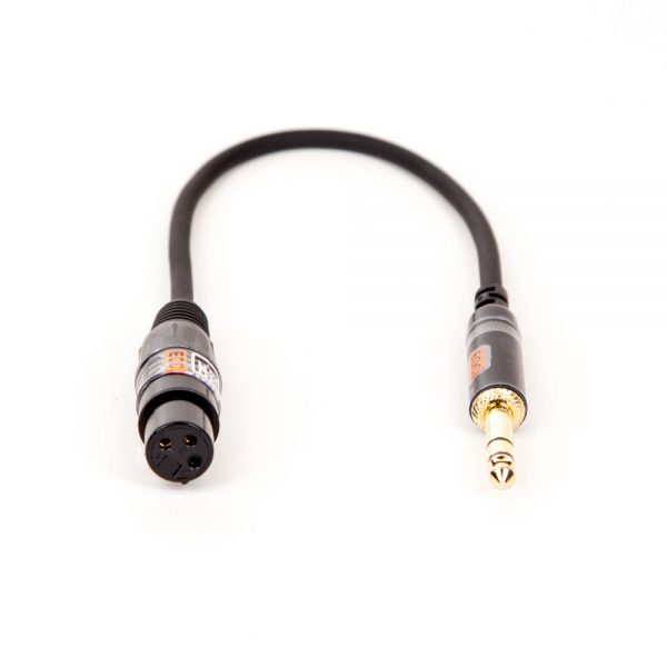 Kurzes Adapterkabel mit XLR-Buchse auf einen 6,3-mm-Stereo-Klinkenstecker für Audioverbindungen.