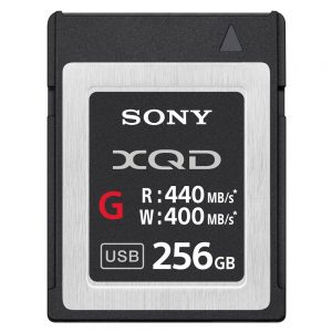 Sony QDG256G/J XQD-Speicherkarte der G-Serie mit 256 GB und bis zu 440 MB/s Lesegeschwindigkeit.