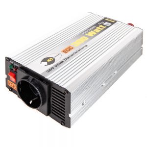 e-ast CLS300-12 ist ein Sinus-Wechselrichter, der 12 V Gleichspannung in 230 V Netzspannung mit 300 W Dauerleistung wandelt.