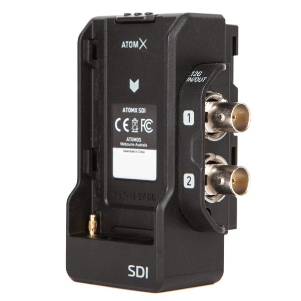 Atomos AtomX SDI Modul in kompakter, robuster Bauform mit zwei seitlichen SDI-BNC-Buchsen.