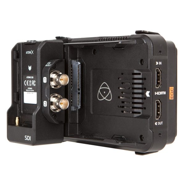 Atomos AtomX SDI Modul angedockt an einen Ninja-V-Recorder mit sichtbarem HDMI-Anschlussfeld.