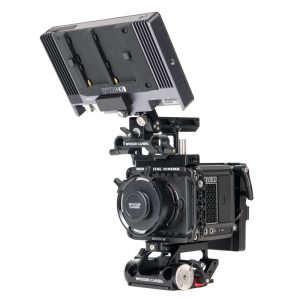 RED KOMODO 6K Kinokamera mit SmallHD-Monitor und Follow-Focus, Gewicht nur 0,95 Kilogramm.