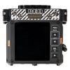 Das Top-Display der KOMODO zeigt Aufnahmestatus und Menü direkt am Gehäuse an. RED KOMODO 6K Kinokamera von oben mit 1/4-Zoll-Gewinden und integriertem Statusdisplay.